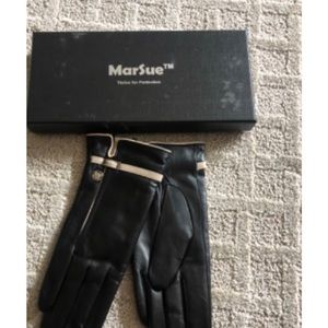 Womens leather gloves, new size M